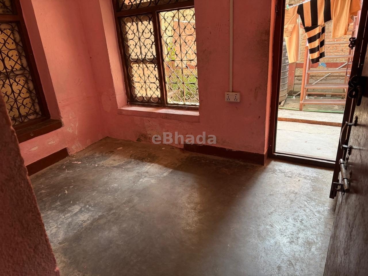 1 room on rent at prime location